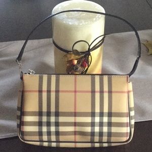 Authentic Burberry nova check small shoulder bag.